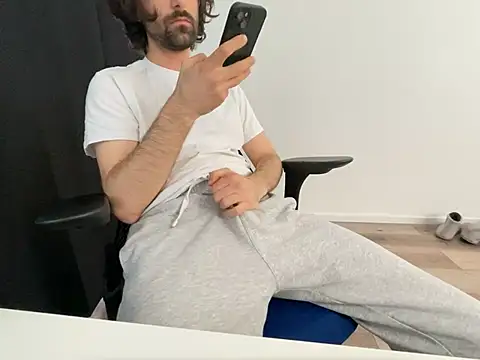 Frankieyyy1 online show from May 15, 2026, 3:10 pm