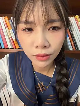 Snapshot of Adora188 chatting on April 2, 2026, 12:18 am Adora188 online show from April 2, 2026, 12:18 am