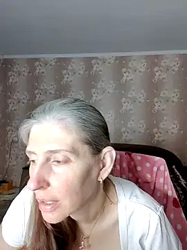 CandiCole online show from June 19, 2026, 4:29 am