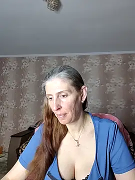 CandiCole online show from June 13, 2026, 2:42 am