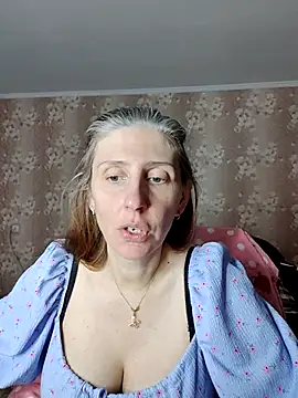 CandiCole online show from June 26, 2026, 6:41 am