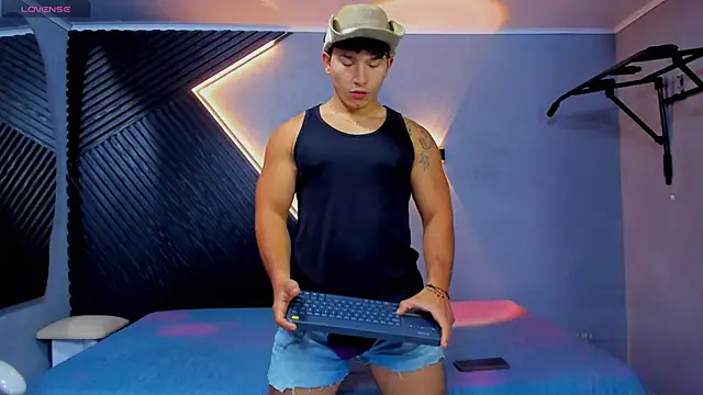 Horny nick18 online show from June 17, 2026, 11:42 am