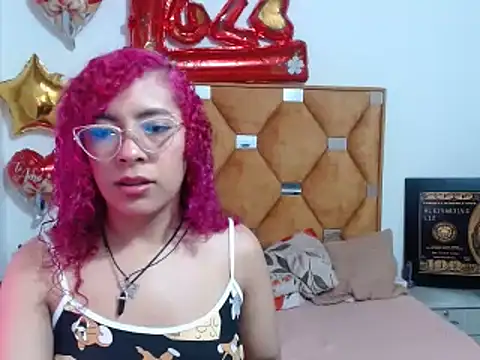 CATTALINAHOT online show from April 7, 2026, 2:57 am