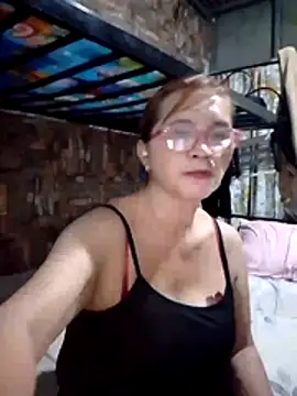 SexyHottMom online show from May 13, 2026, 2:02 pm