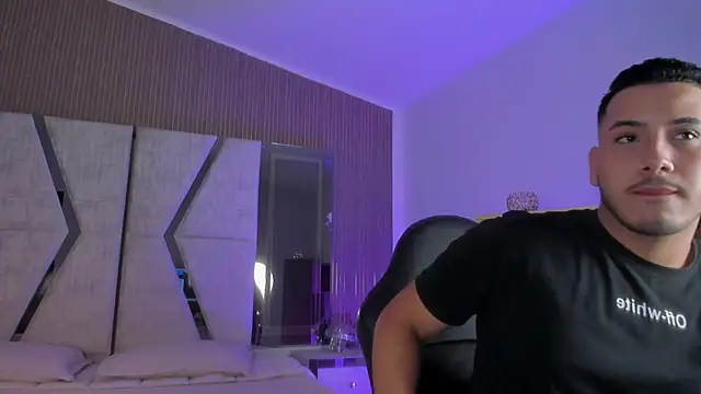 Axel grey  online show from May 26, 2026, 12:36 pm