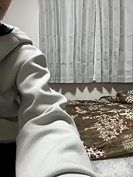 Snapshot of saku_channel chatting on April 4, 2026, 12:23 pm saku channel online show from April 4, 2026, 12:23 pm
