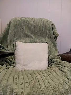 HoneySquirrel online show from May 29, 2026, 8:04 pm