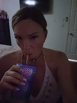 Sugarloveless online show from May 17, 2026, 4:29 pm