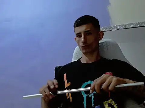 Damartinez27 online show from December 17, 2025, 6:24 pm