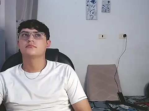 yesitwink  online show from March 14, 2026, 3:12 am