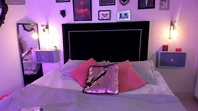 pinkk deemon online show from June 30, 2026, 1:22 pm