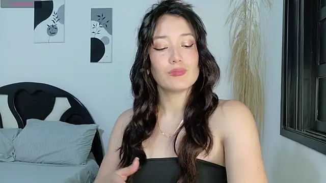 Eliih 01 online show from June 14, 2026, 8:32 pm