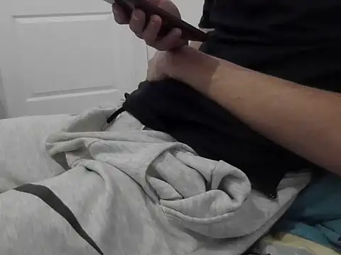 RaoufDz17cm online show from October 9, 2025, 7:47 pm