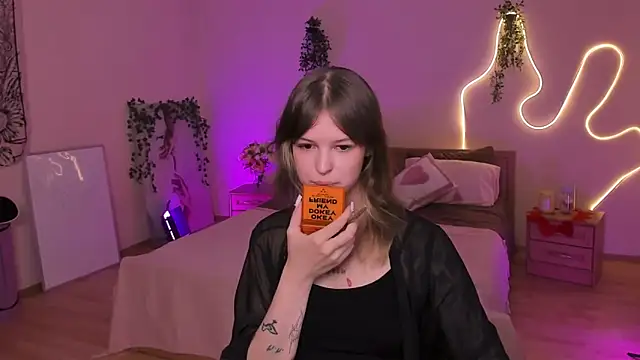 Lisa Blossom online show from June 25, 2026, 6:07 am