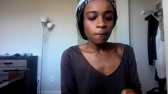 Marlowlovee online show from October 24, 2025, 8:08 pm