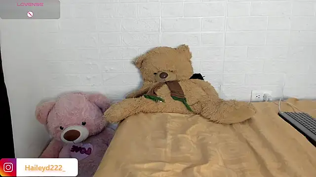 HaileyDuke online show from June 25, 2026, 5:12 am