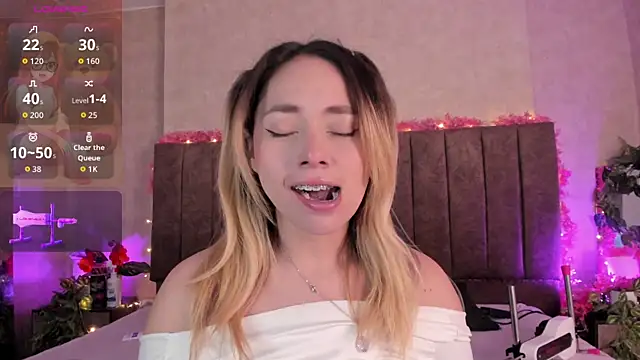 LanaMills  online show from June 25, 2026, 4:21 am
