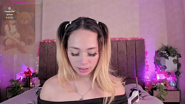 LanaMills  online show from June 21, 2026, 4:51 am