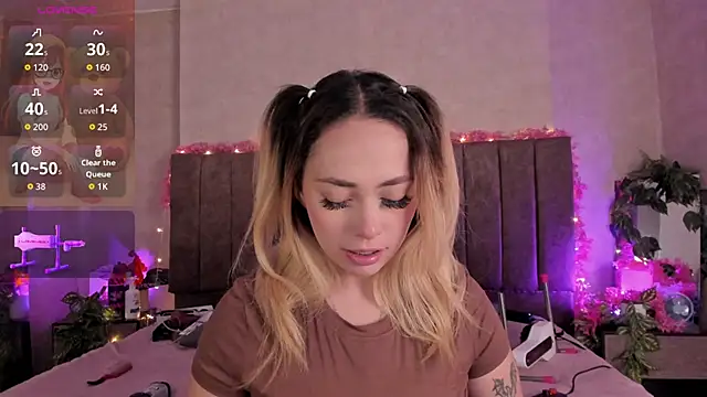 LanaMills  online show from June 20, 2026, 4:06 am