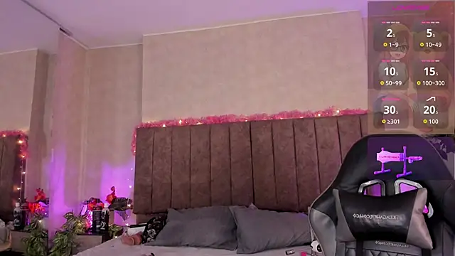 LanaMills  online show from June 9, 2026, 3:51 am