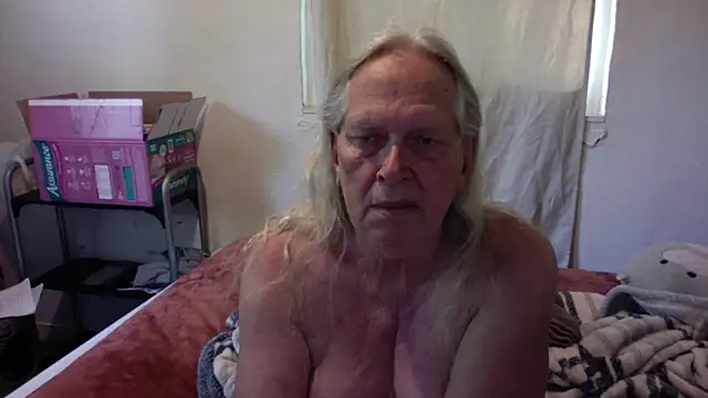 OldLadySara online show from June 16, 2026, 10:32 pm