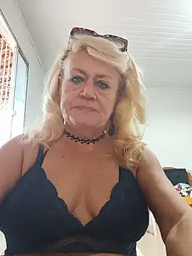Belladama61 online show from May 18, 2026, 10:09 am