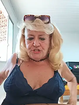 Belladama61 online show from May 15, 2026, 10:46 am