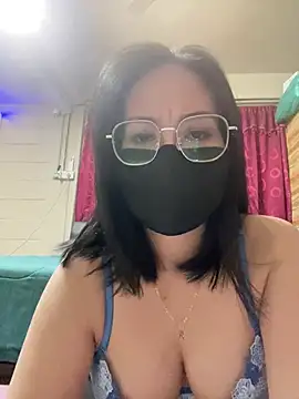 melyiaaa online show from May 14, 2026, 2:14 pm