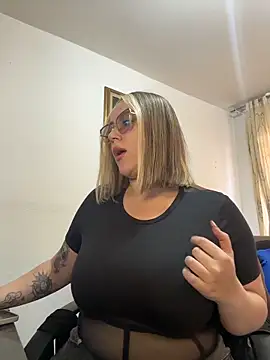 CurvyLust x online show from June 16, 2026, 1:11 pm