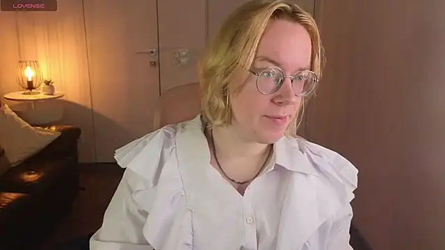 Amanda Butlerr online show from July 4, 2026, 1:48 pm