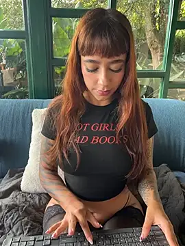 AliceMrtnz online show from June 22, 2026, 3:42 pm