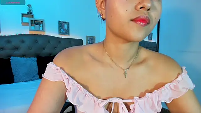 MAYASMITH   online show from June 17, 2026, 4:01 am