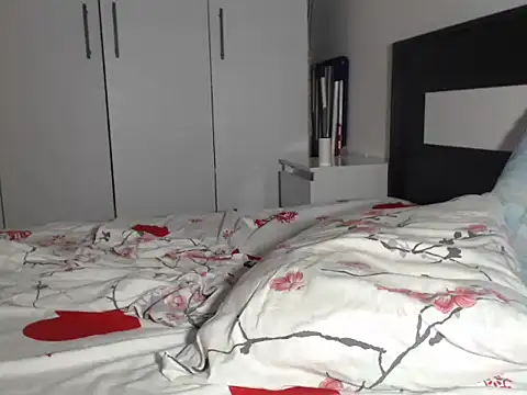 petite danielle online show from July 2, 2026, 10:05 pm