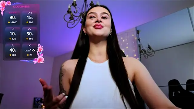 Veronica Larsson online show from June 15, 2026, 4:39 pm