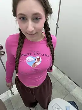 FroggyAnna online show from March 19, 2026, 4:51 pm