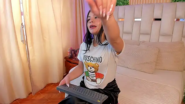 Snapshot of Jade_Nmm chatting on May 19, 2026, 5:09 pm Jade Nmm online show from May 19, 2026, 5:09 pm