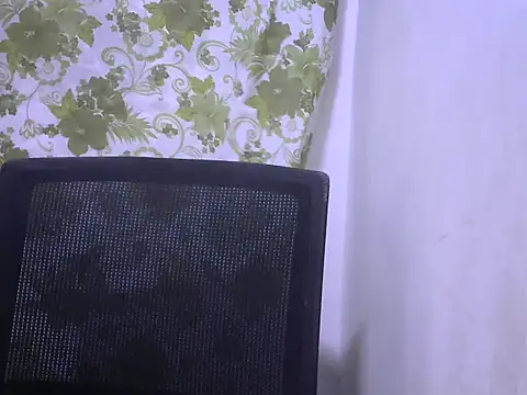 Sweeetgurll online show from June 14, 2026, 8:37 am