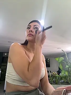 Isabellaa Palacios online show from June 17, 2026, 1:32 pm