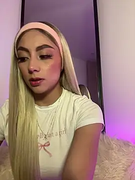 Snapshot of Tessa__Winslow chatting on March 17, 2026, 4:48 am Tessa Winslow online show from March 17, 2026, 4:48 am