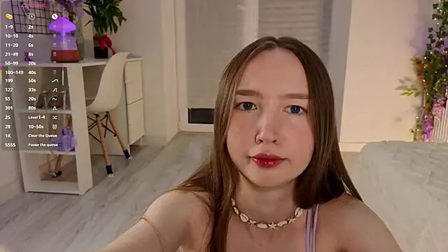 ElfredaTupy online show from June 6, 2026, 8:58 pm