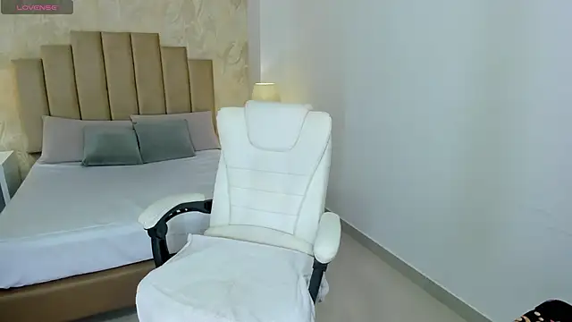 Scarlett 12 online show from April 21, 2026, 10:00 am