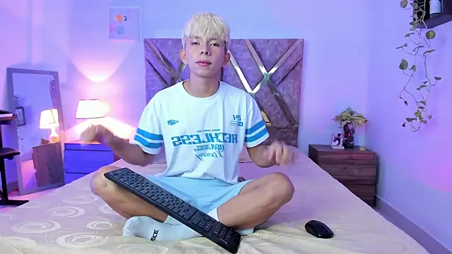 Hyunjin Son online show from March 12, 2026, 12:42 pm