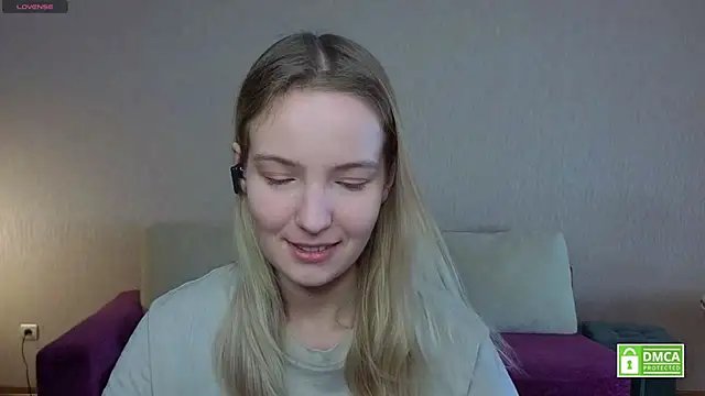 HongTomczak online show from May 25, 2026, 7:40 am