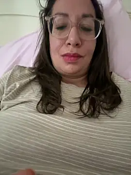 Snapshot of RosaFreya chatting on June 15, 2026, 7:41 am RosaFreya online show from June 15, 2026, 7:41 am