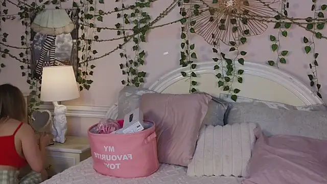 Snapshot of Sonia_Meow chatting on March 20, 2026, 7:42 am Sonia Meow online show from March 20, 2026, 7:42 am