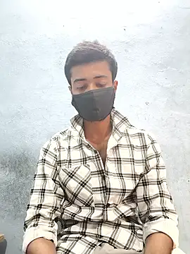 GirlsCrush  online show from November 9, 2025, 9:13 am