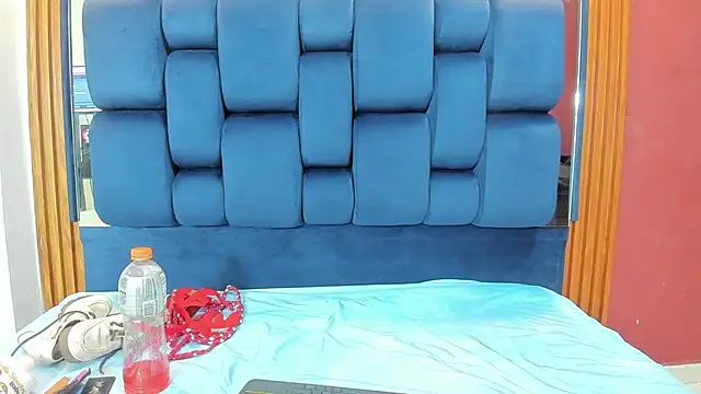 JisooLuv online show from December 21, 2025, 7:37 pm