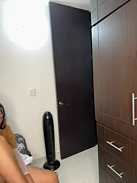 charlottekiss99 online show from April 17, 2026, 10:12 pm