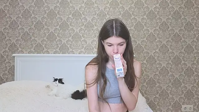 Annabel theMoon online show from July 7, 2026, 3:42 am