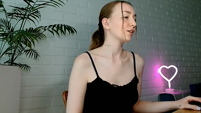 WhitePrincessLuna online show from July 2, 2026, 1:06 pm